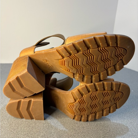 Sorel Nadia sandal in camel brown size 10. Chunky heel. - Picture 2 of 7